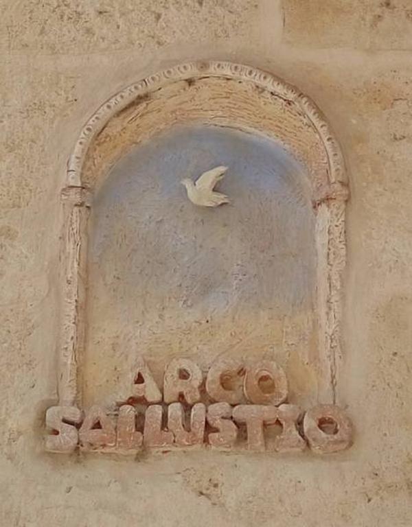 Arco Sallustio Монополи Екстериор снимка